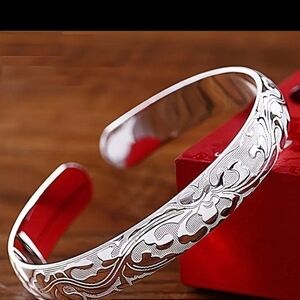 New 925 Sterling silver Cuff floral pattern 10g